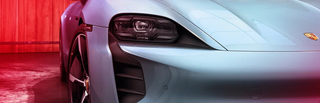 Nahaufnahme eines Scheinwerfers von Porsche