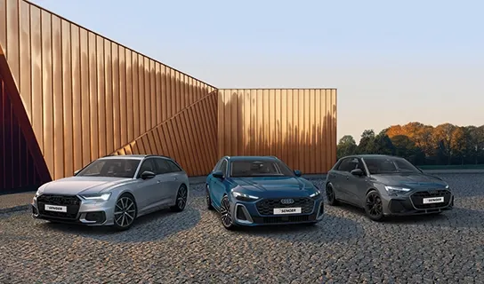 Ein silberner Audi A3, ein blauer Audi A5 und ein dunkelgrauer Audi A6 stehen auf einem Platz mit Kopfsteinpflaster.